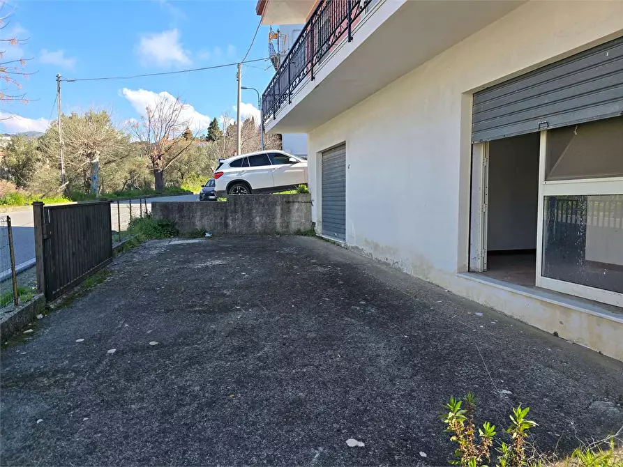 Immagine 6 di Magazzino in vendita  in Via vitaliano parrella a Settingiano