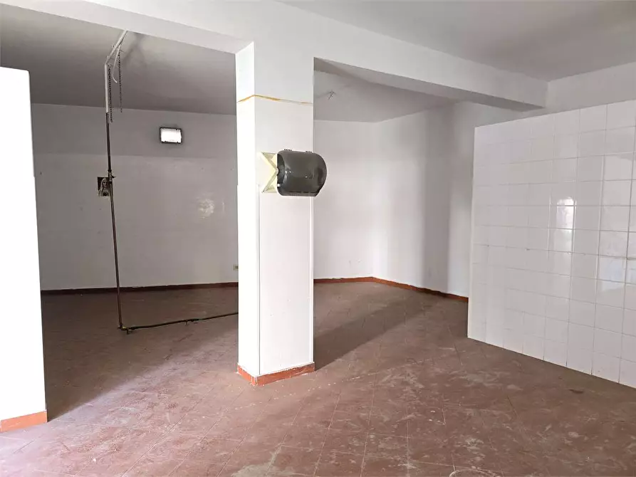 Immagine 8 di Magazzino in vendita  in Via vitaliano parrella a Settingiano