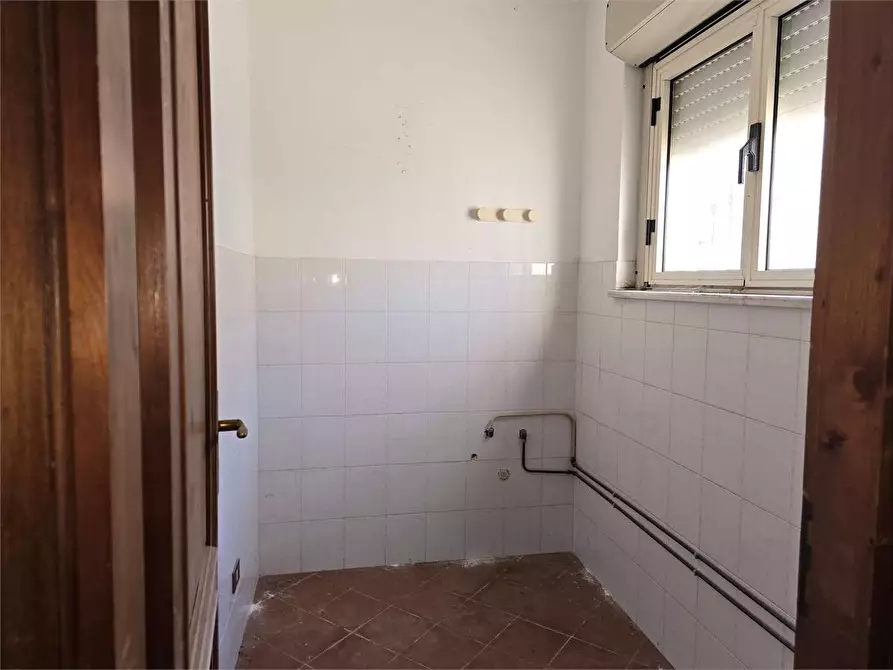 Immagine 13 di Magazzino in vendita  in Via vitaliano parrella a Settingiano