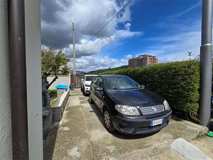 Immagine 21 di Villa in vendita  a Catanzaro