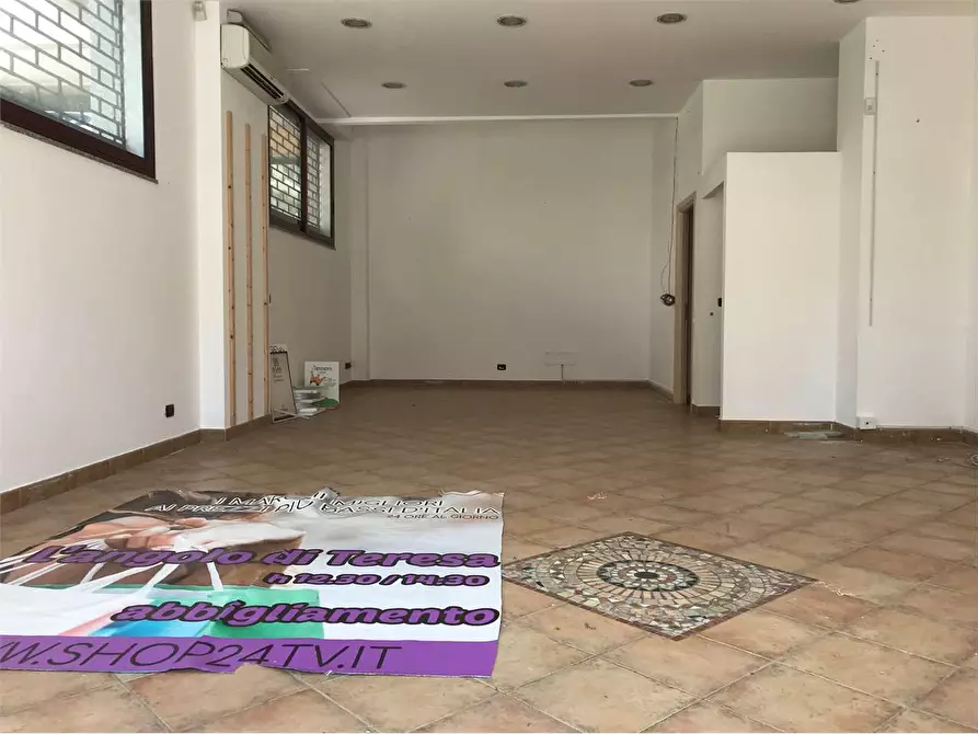 Immagine 4 di Negozio in affitto  a Catanzaro