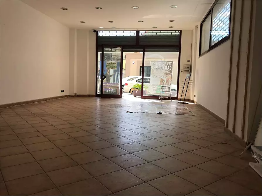 Immagine 7 di Negozio in affitto  a Catanzaro