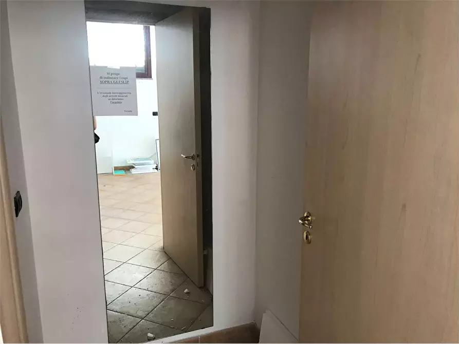 Immagine 9 di Negozio in affitto  a Catanzaro