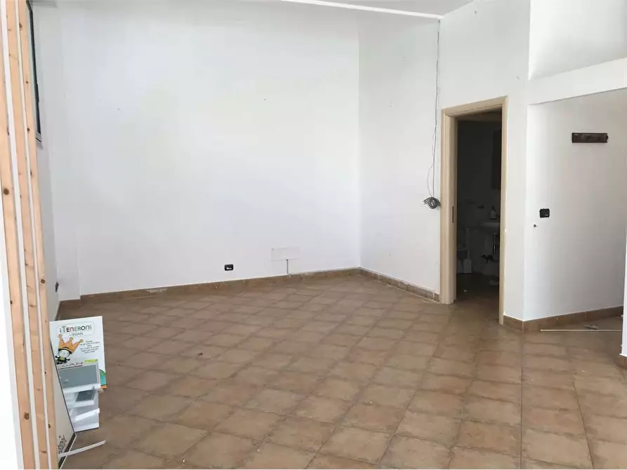 Immagine 10 di Negozio in affitto  a Catanzaro