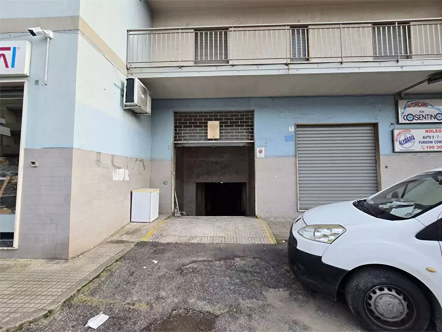 Immagine 1 di Garage in affitto  in Via Lido Squillace 5 a Catanzaro