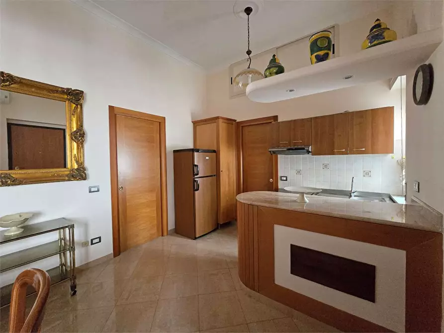 Immagine 4 di Appartamento in vendita  in VIA TOMMASO GULLI a Catanzaro