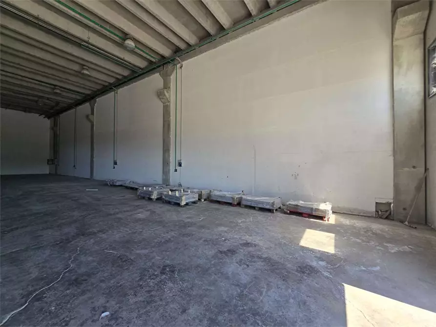 Immagine 7 di Capannone industriale in affitto  in Viale Magna Grecia  a Catanzaro