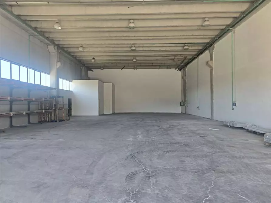 Immagine 6 di Capannone industriale in affitto  in Viale Magna Grecia  a Catanzaro