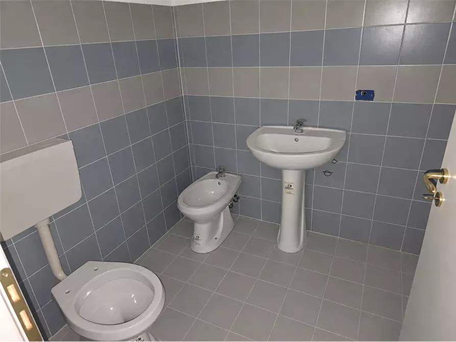 Immagine 6 di Ufficio in vendita  in Via Lucrezia della Valle  a Catanzaro