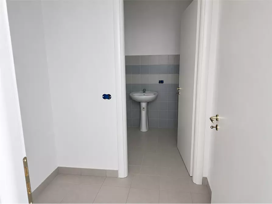 Immagine 5 di Ufficio in vendita  in Via Lucrezia della Valle  a Catanzaro