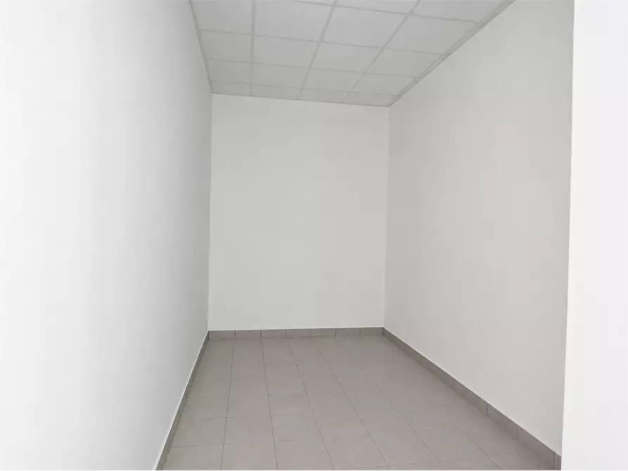 Immagine 4 di Ufficio in vendita  in Via Lucrezia della Valle  a Catanzaro