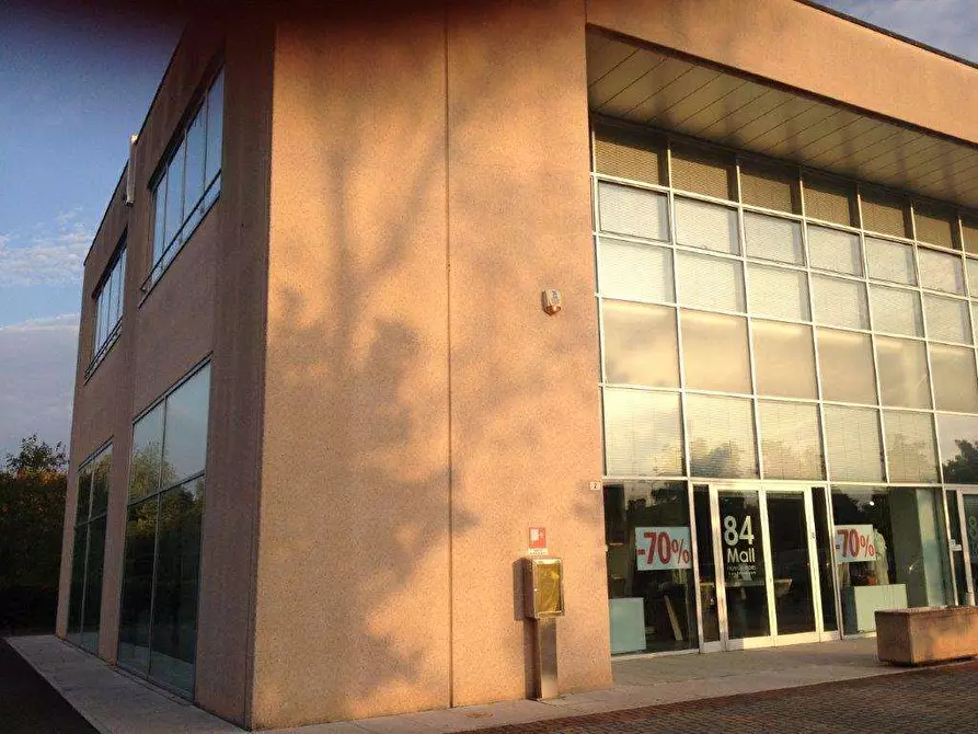 Immagine 4 di Negozio in vendita  a Castelnuovo Rangone