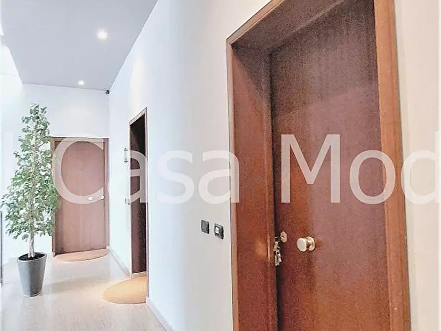 Immagine 2 di Ufficio in affitto  in Via Emilia Ovest  a Modena