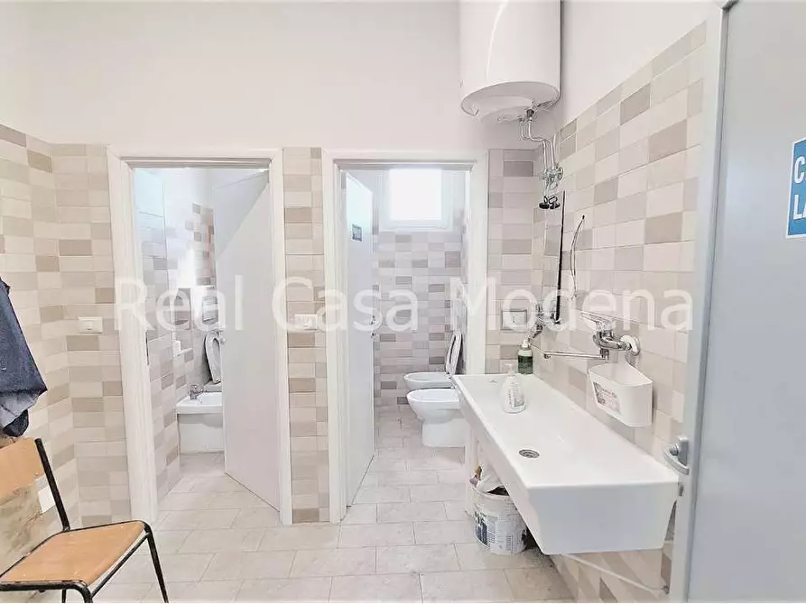 Immagine 11 di Capannone industriale in vendita  a Modena