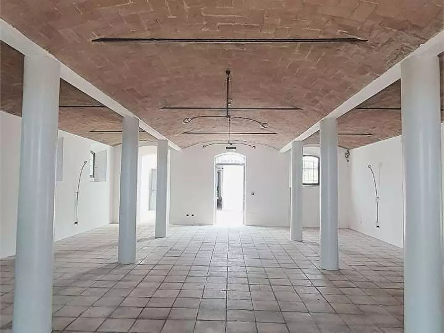 Immagine 10 di Ufficio in affitto  a Modena