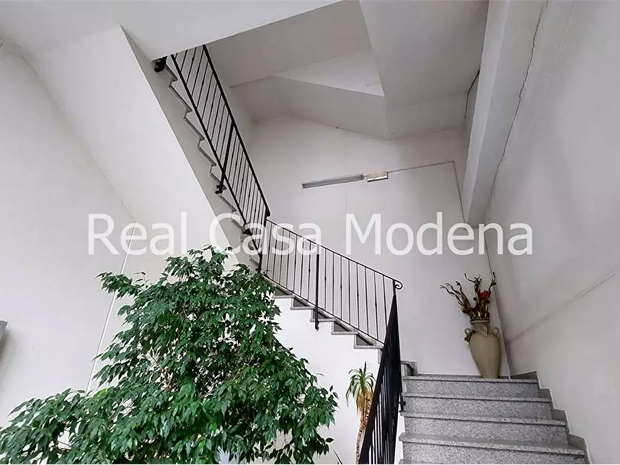 Immagine 2 di Ufficio in affitto  a Modena