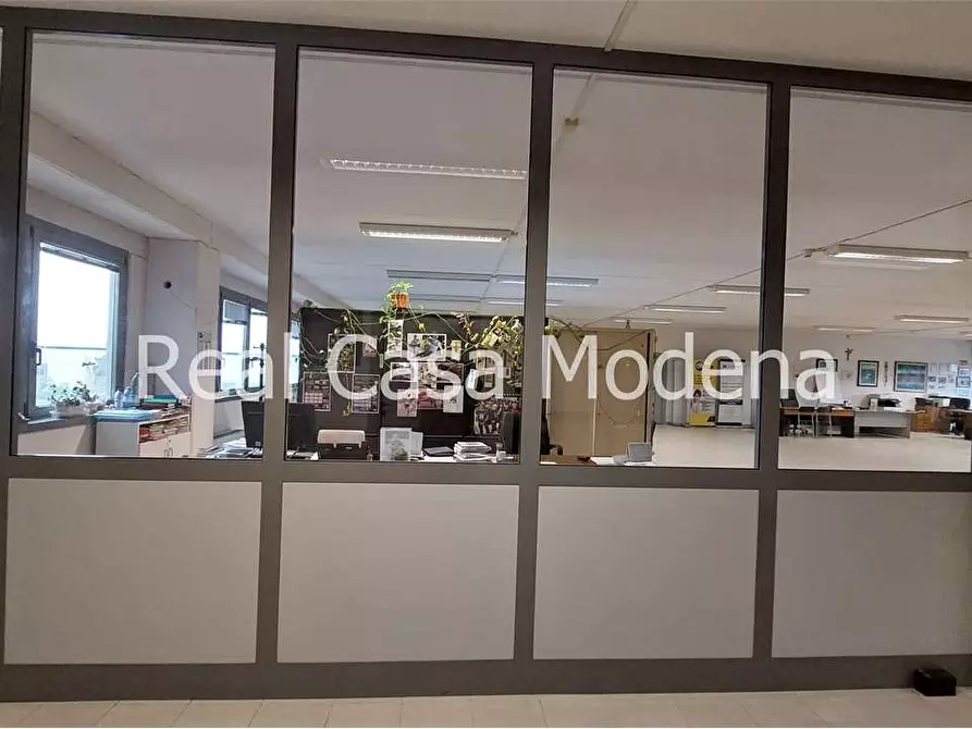 Immagine 9 di Ufficio in affitto  a Modena