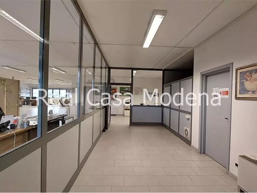 Immagine 10 di Ufficio in affitto  a Modena