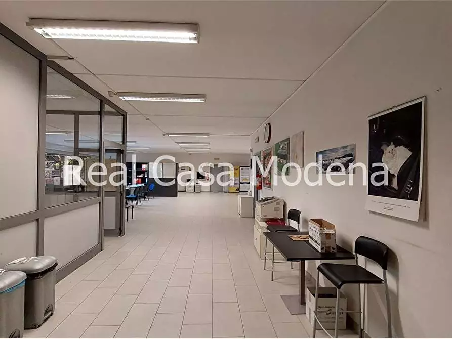 Immagine 11 di Ufficio in affitto  a Modena