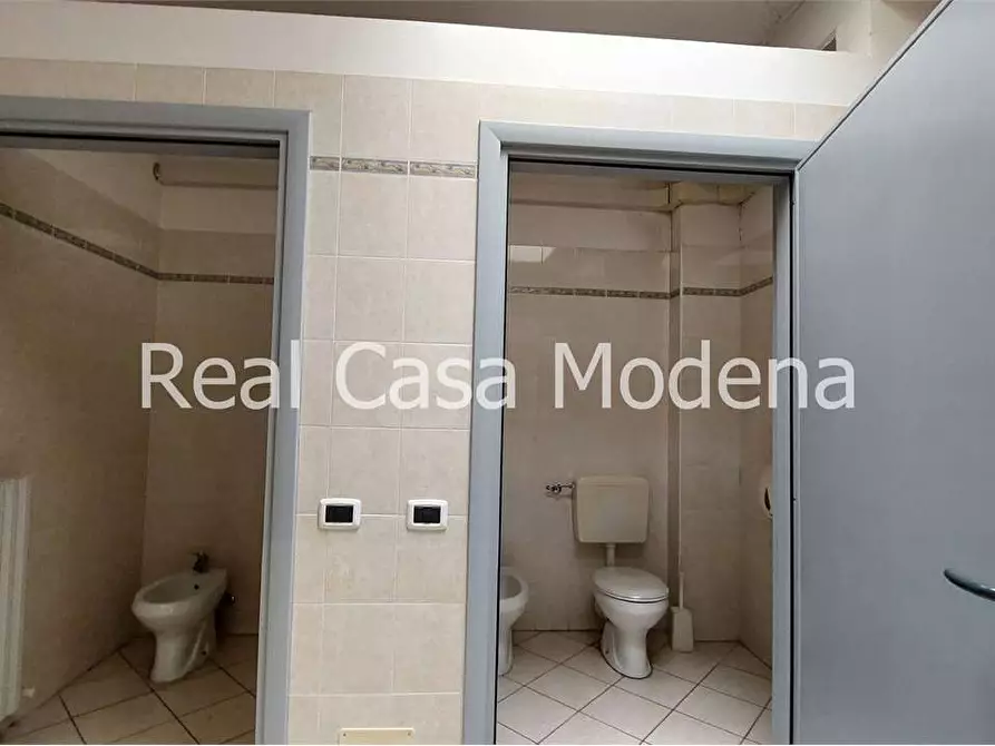 Immagine 22 di Ufficio in affitto  a Modena