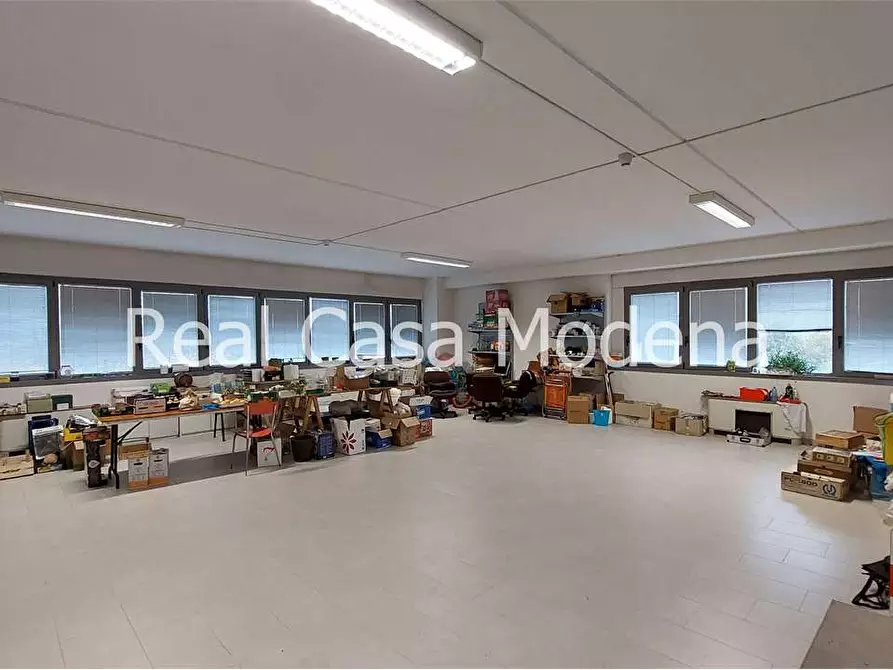 Immagine 30 di Ufficio in affitto  a Modena