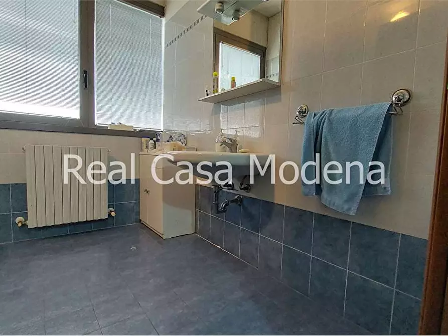 Immagine 37 di Ufficio in affitto  a Modena