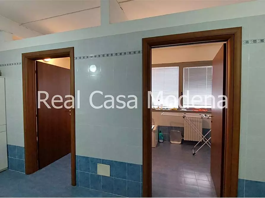 Immagine 38 di Ufficio in affitto  a Modena