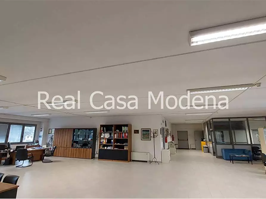 Immagine 10 di Ufficio in affitto  a Modena