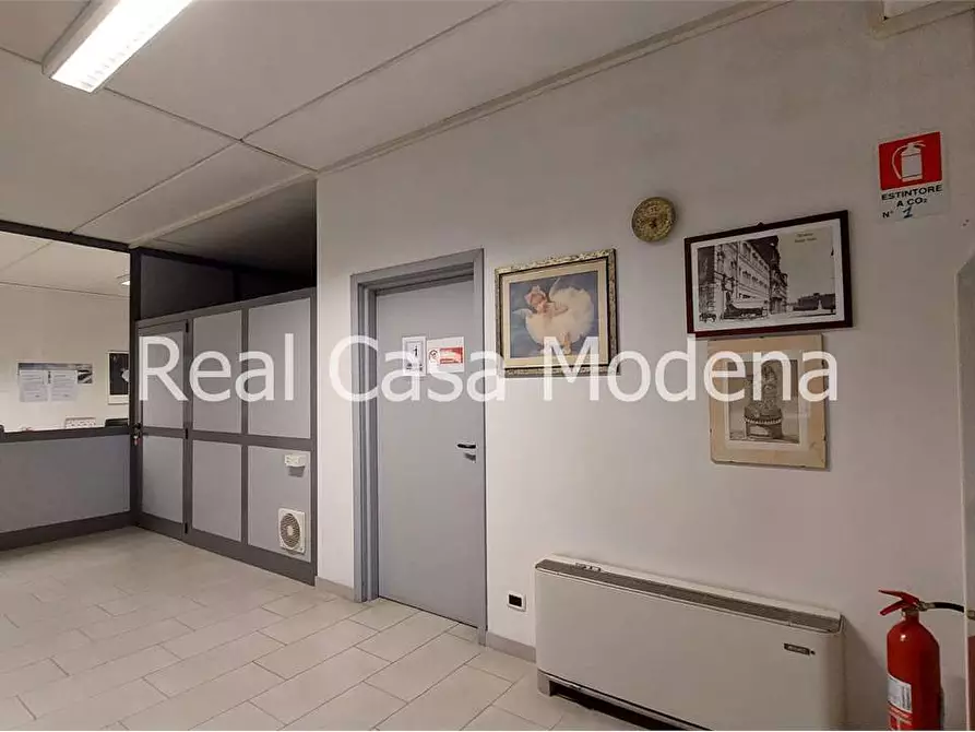 Immagine 13 di Ufficio in affitto  a Modena