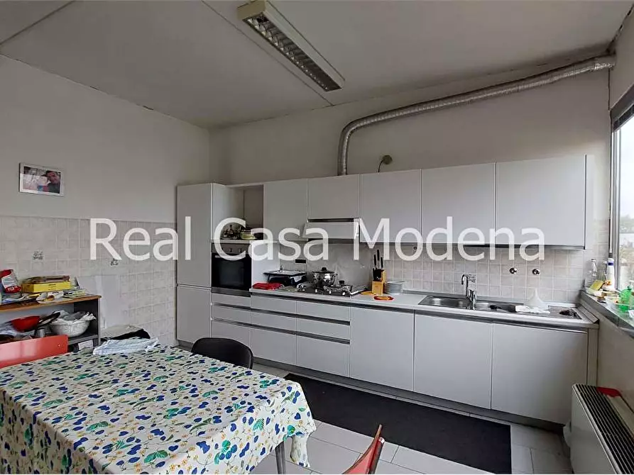 Immagine 25 di Ufficio in affitto  a Modena