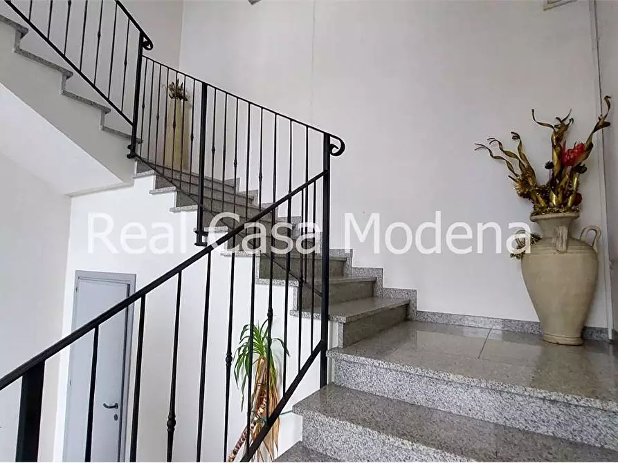 Immagine 34 di Ufficio in affitto  a Modena