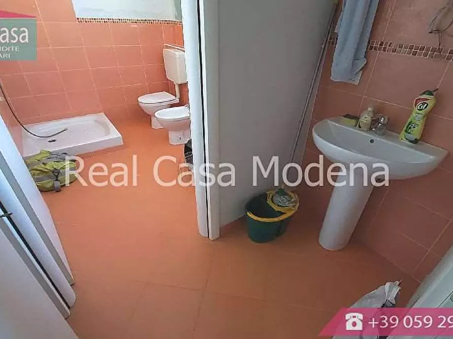 Immagine 9 di Ufficio in affitto  a Modena