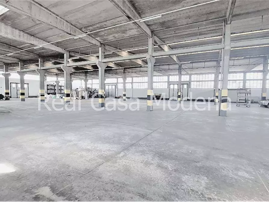 Immagine 3 di Capannone industriale in vendita  a Modena