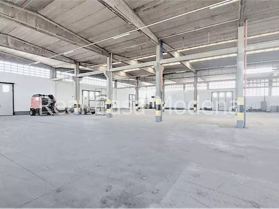 Immagine 4 di Capannone industriale in vendita  a Modena