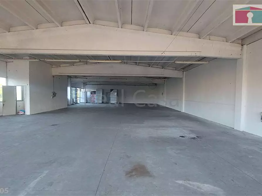 Immagine 2 di Laboratorio in vendita  in Via Del Monastero a Modena