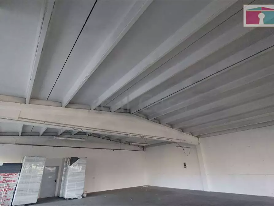 Immagine 8 di Laboratorio in vendita  in Via Del Monastero a Modena