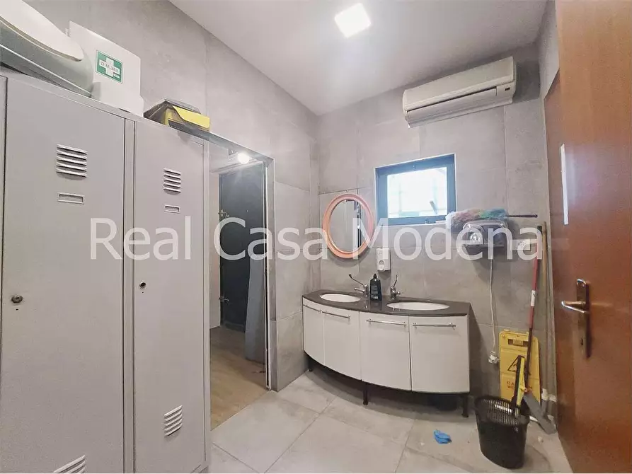 Immagine 10 di Capannone industriale in vendita  in Via Zanfi a Modena