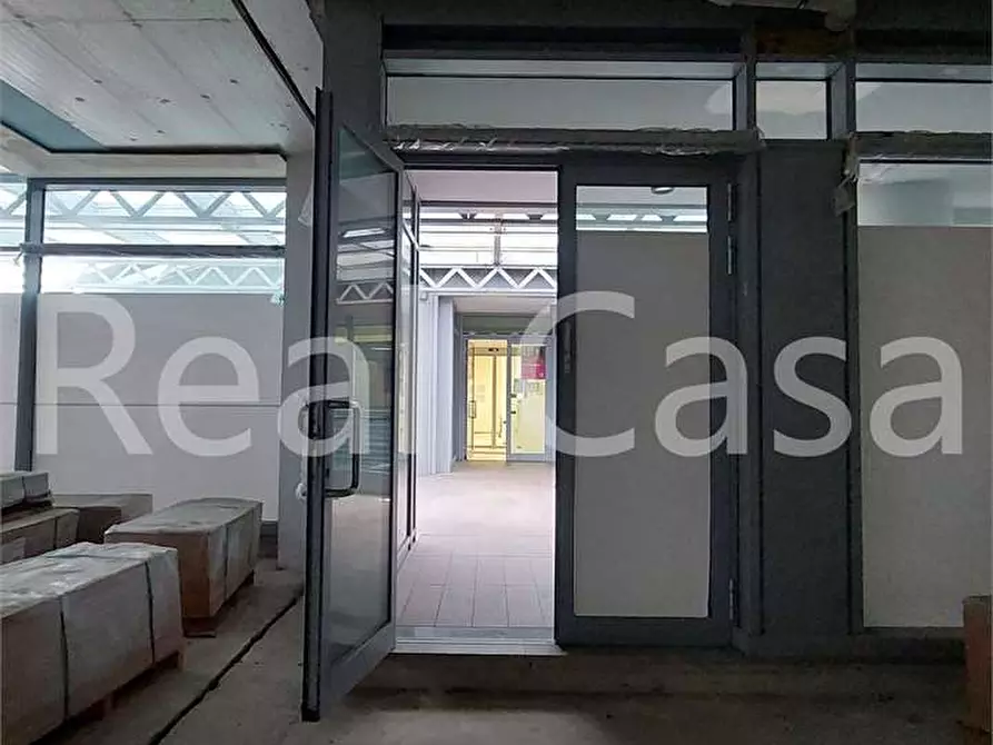 Immagine 8 di Ufficio in affitto  a Modena