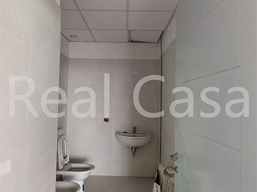 Immagine 6 di Ufficio in affitto  a Modena