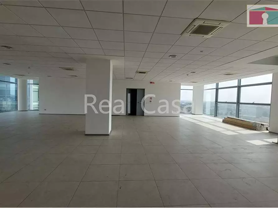 Immagine 11 di Ufficio in affitto  a Modena