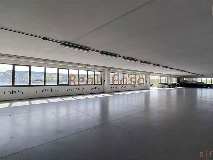 Immagine 2 di Capannone industriale in vendita  a Modena