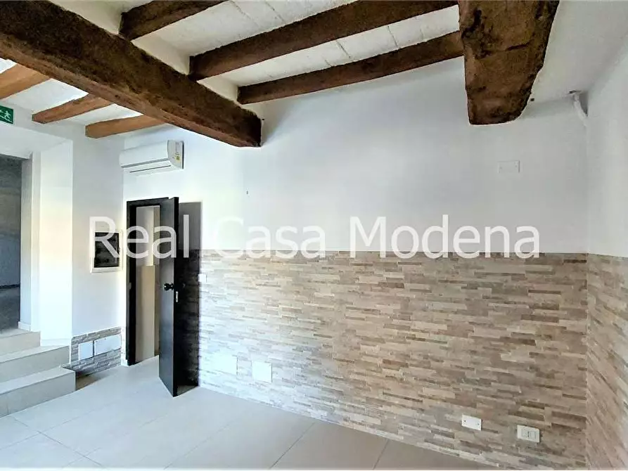 Immagine 2 di Negozio in vendita  in Via Vignolese  460 a Modena