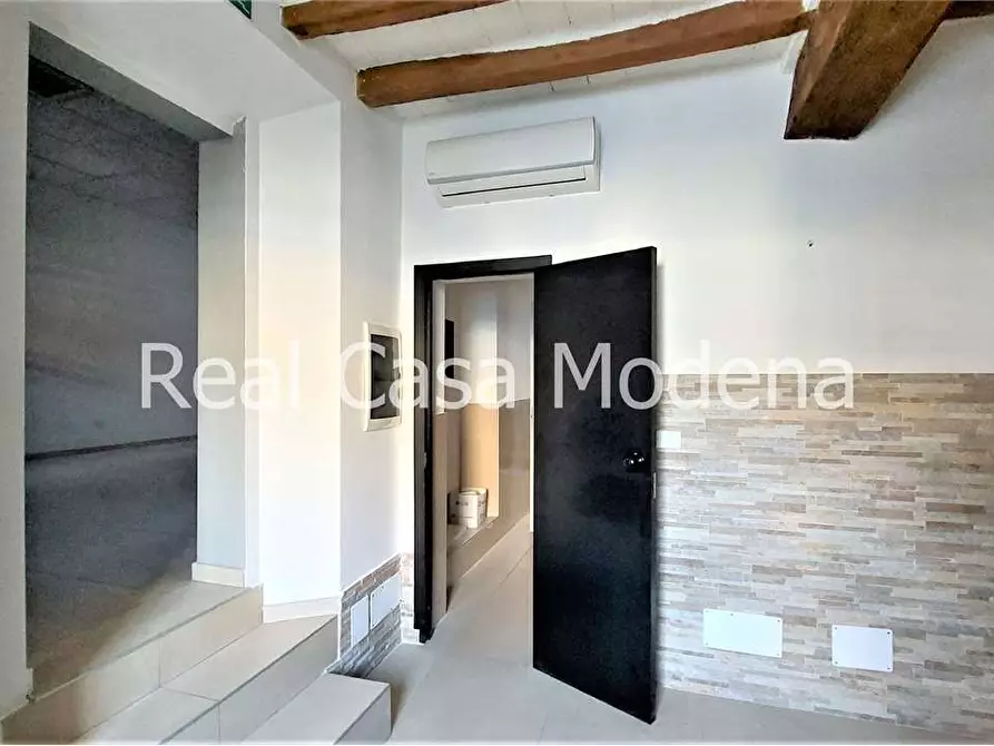 Immagine 3 di Negozio in vendita  in Via Vignolese  460 a Modena