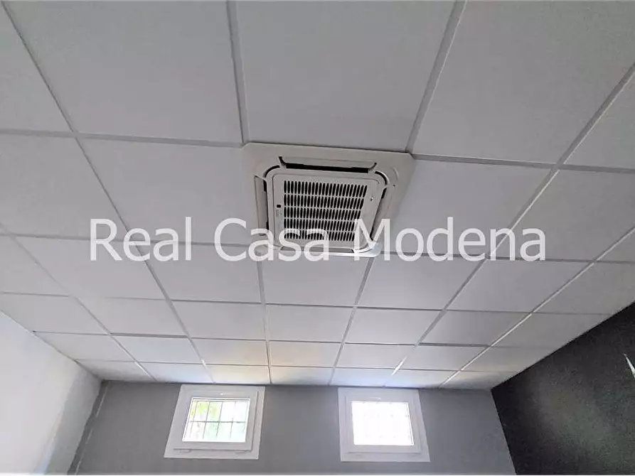 Immagine 9 di Negozio in vendita  in Via Vignolese  460 a Modena