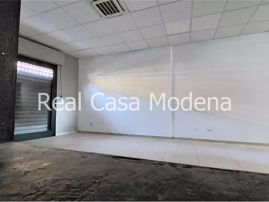 Immagine 11 di Negozio in vendita  in Via Vignolese  460 a Modena