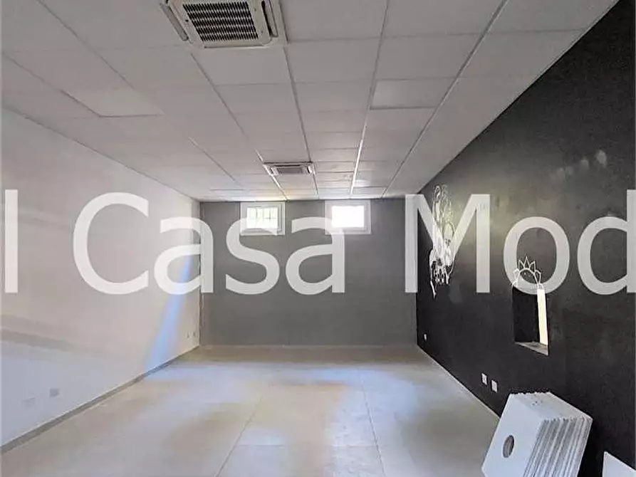 Immagine 14 di Negozio in vendita  in Via Vignolese  460 a Modena