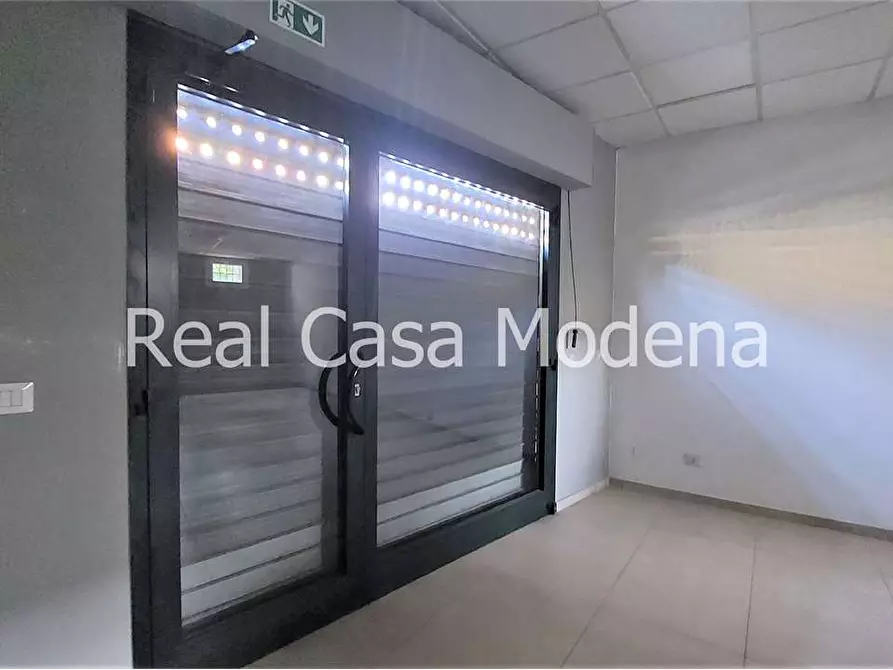 Immagine 15 di Negozio in vendita  in Via Vignolese  460 a Modena