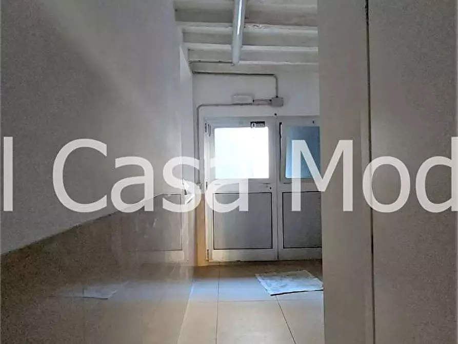 Immagine 17 di Negozio in vendita  in Via Vignolese  460 a Modena