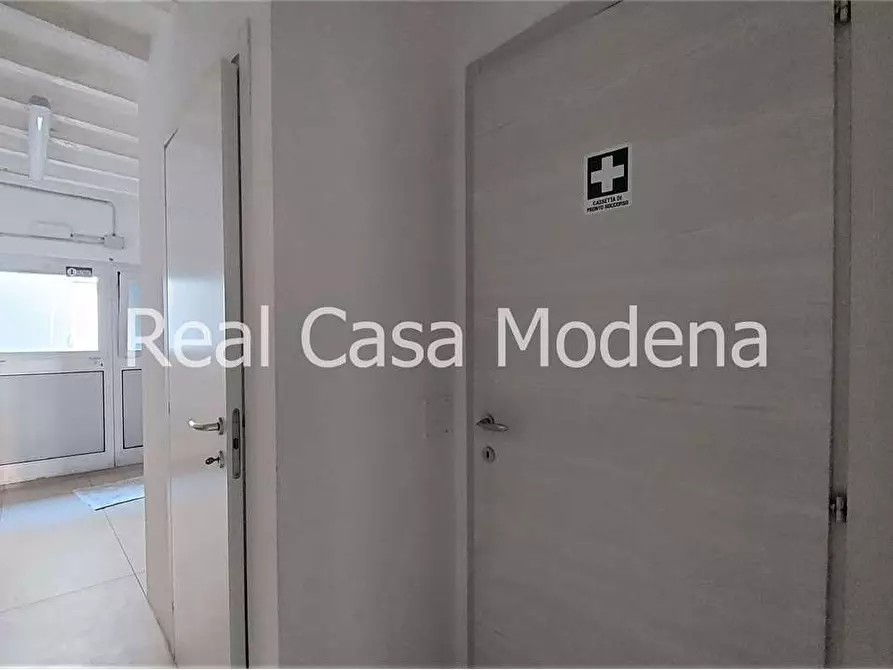 Immagine 18 di Negozio in vendita  in Via Vignolese  460 a Modena