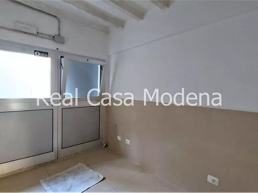 Immagine 19 di Negozio in vendita  in Via Vignolese  460 a Modena